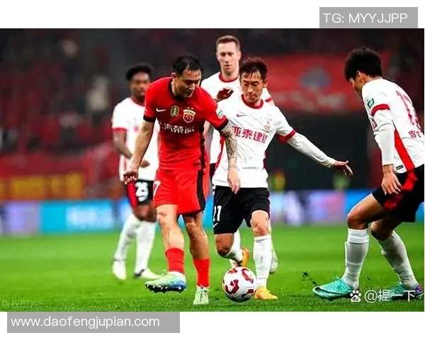 南京足球队在全国锦标赛积分榜上以98分稳居第一名展现强劲实力