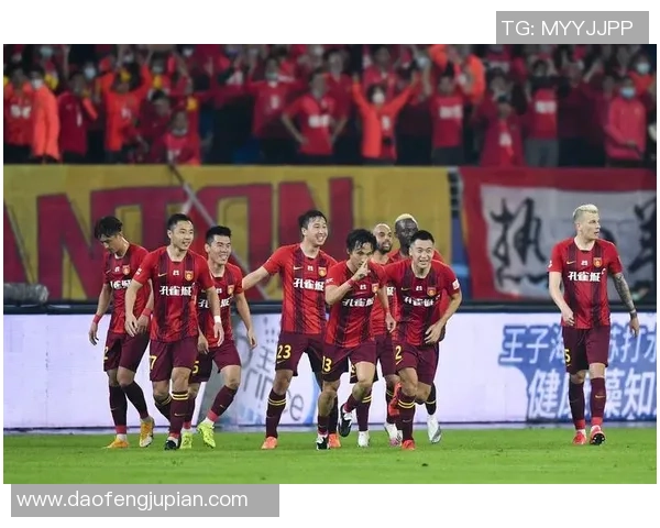 恒大与上海足球比赛精彩回顾及双方球员表现分析